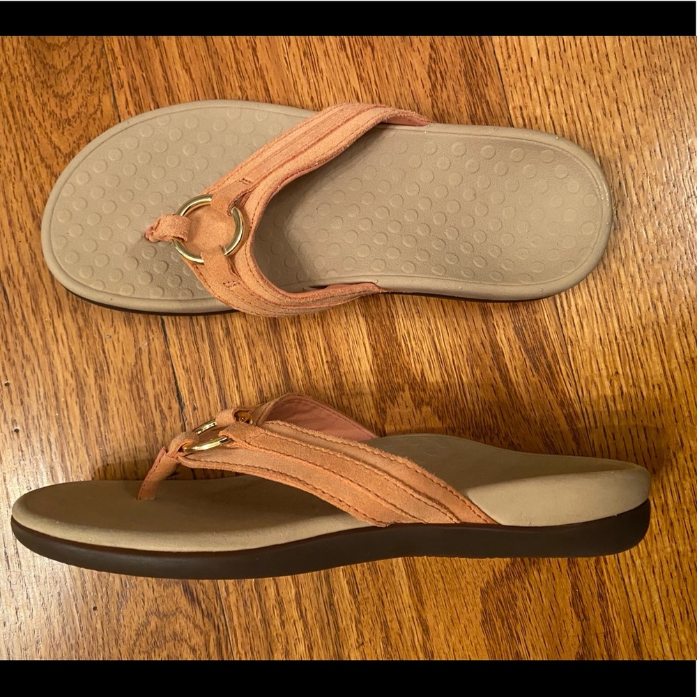 Euc Vionic Sandals